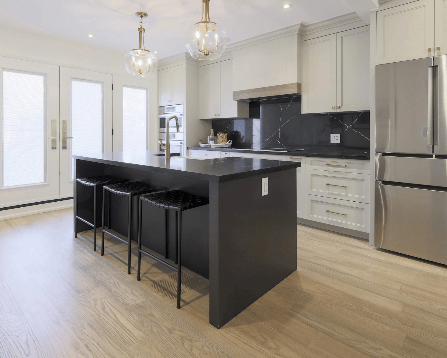 Luxury kitchen staging in Lorne Park, Mississauga