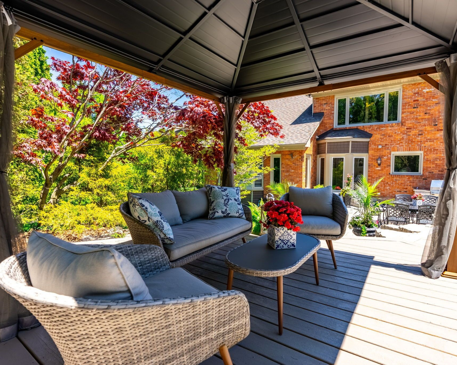 Luxury staging in Tyandaga Highlands, Burlington